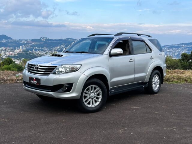 Toyota Hilux SW4 3.0 TB 2013