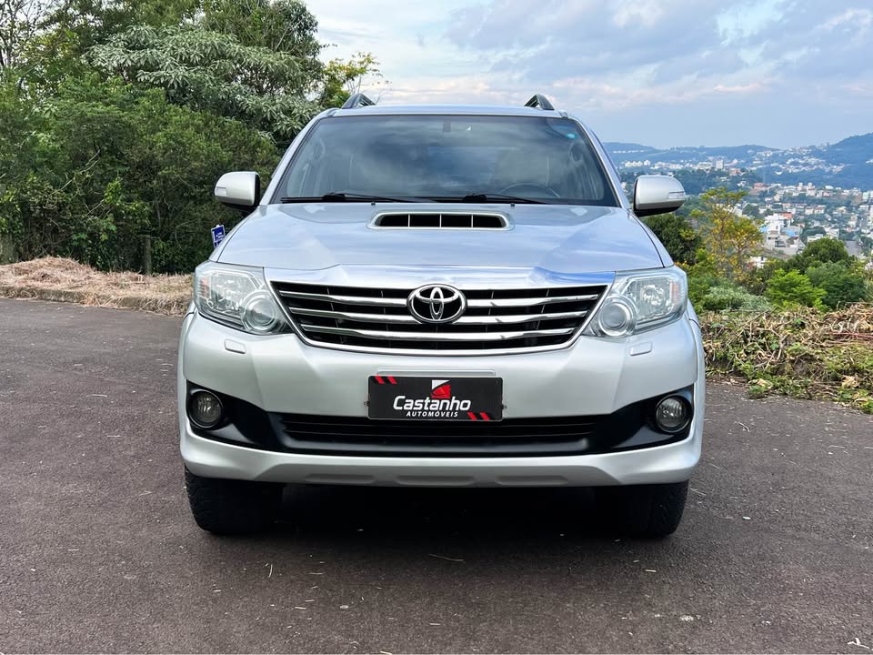 Toyota Hilux SW4 3.0 TB 2013