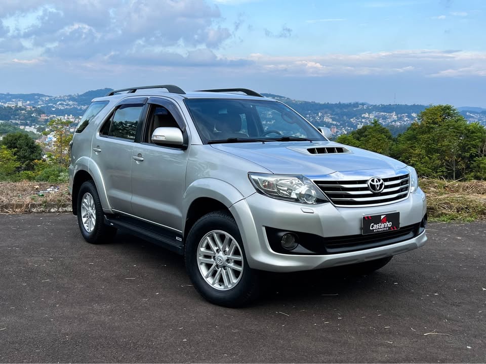 Toyota Hilux SW4 3.0 TB 2013