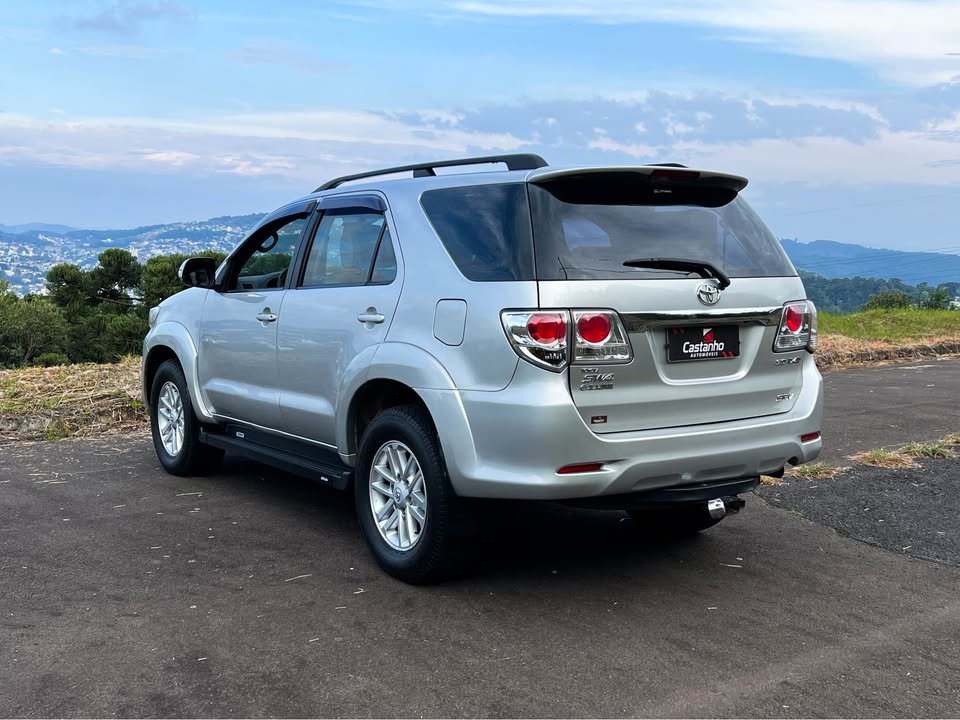 Toyota Hilux SW4 3.0 TB 2013