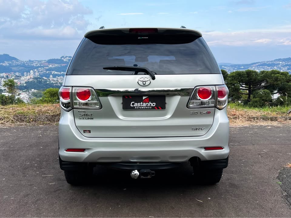 Toyota Hilux SW4 3.0 TB 2013