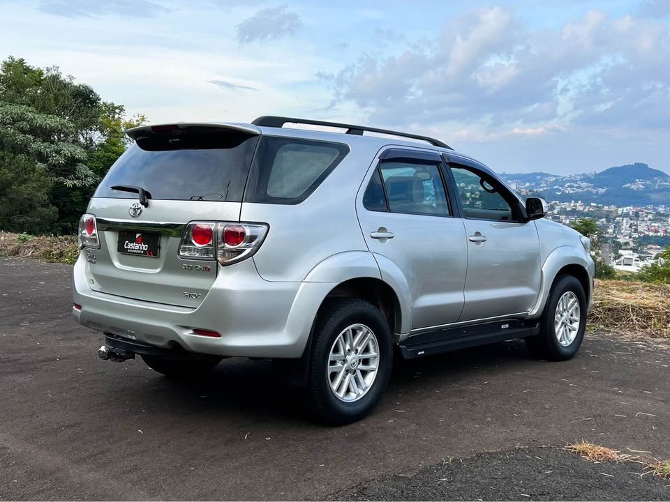 Toyota Hilux SW4 3.0 TB 2013